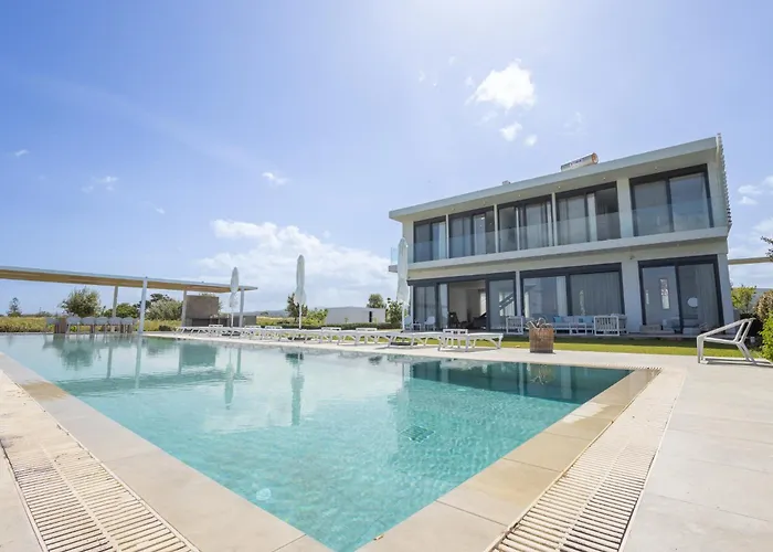 Miguel Luxury Front * Fánai