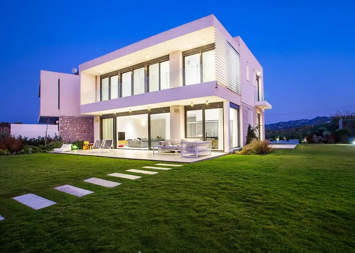 Miguel Luxury Front Vila Fánai