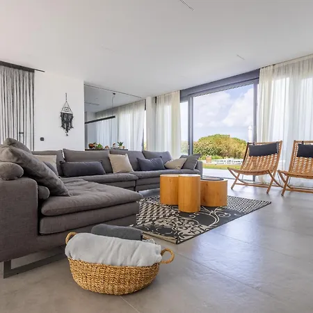 Miguel Luxury Front Vila Fánai